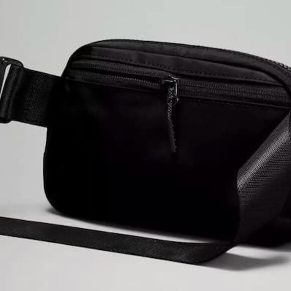 Lululemon Athletica Everywhere Belt Bag 1L (Black) - Picture 2 of 5